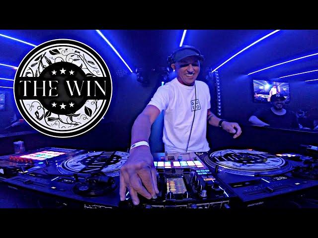 Guto Loureiro - Setmix 90/2000 - Ao Vivo na The Win (Blumenau - SC)