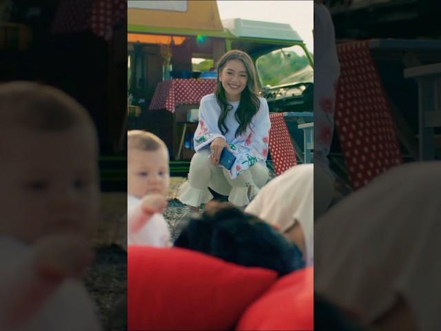 Neslihan Atagül Burak Özçivit ve Deniz ile fotoğraf çektirdi #neslihanatagul #xcelebrity12 #shorts