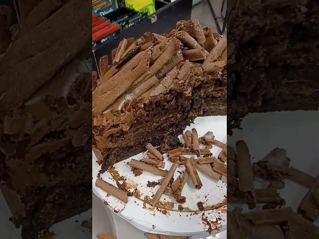 slicing chocolate cake #shortvideo #dhan'scorner