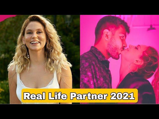 Farah Zeynep Abdullah Lifestyle, Biography, Kimdir, Boyfriend, Age, Income, Height, Weight, Facts