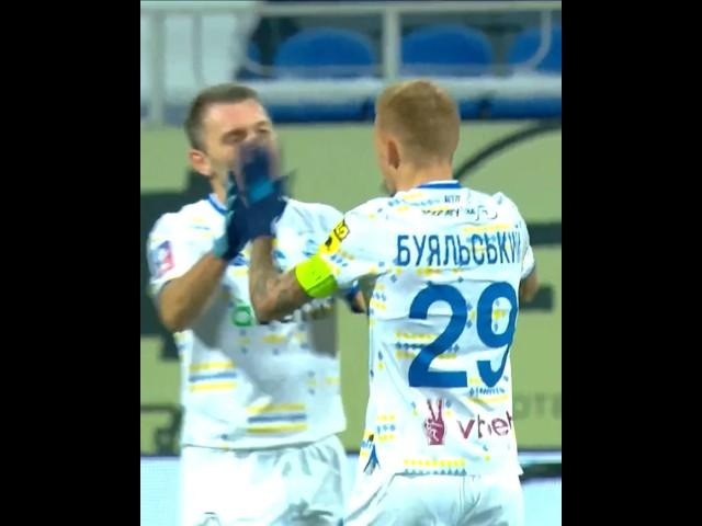 Який гол забиває Віталій Буяльський краса