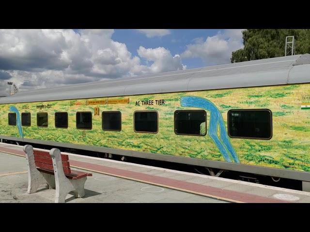 Hisar-Mumbai Duronto superfast express!!sikar!!09230#train video