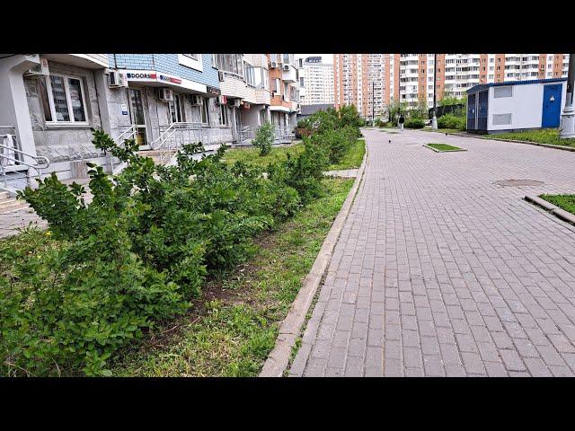 На Рождественской улице, д.33, убрали ограждение. 02.05.2024г.