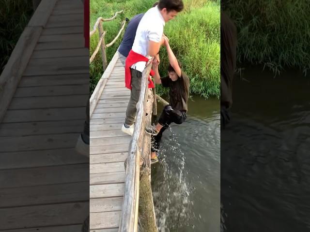 неудачное падение в воду #паркур #спорт #parkour #упал #неудача #падение