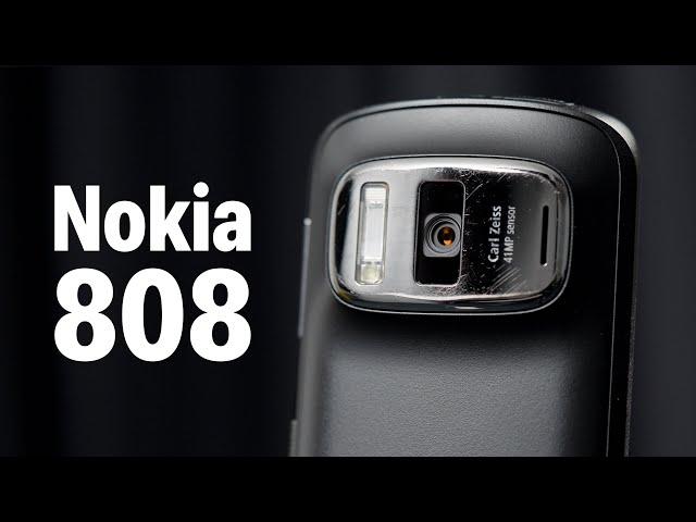 Nokia 808 PureView. Первый с 41-Мп камерой из 2012 года