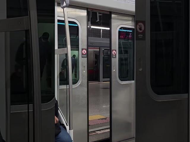 #korea  #seoul #metro line 1 #train doors closing