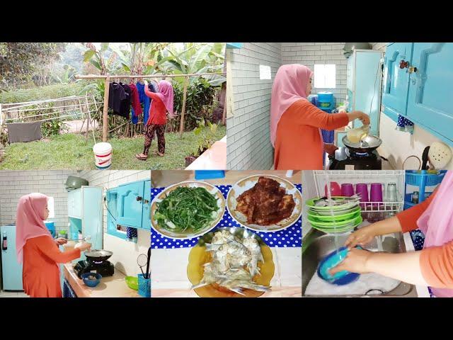 KESEHARIAN IBU RUMAH TANGGA DESA DIRUMAH SEDERHANA || BeRes beres || masak menu rumahan