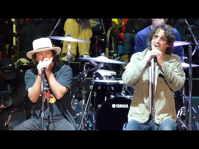 Eddie Vedder and Chris Cornell's last performance of "Hunger Strike"