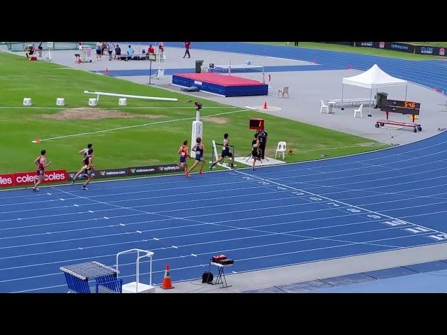 U18 800m final