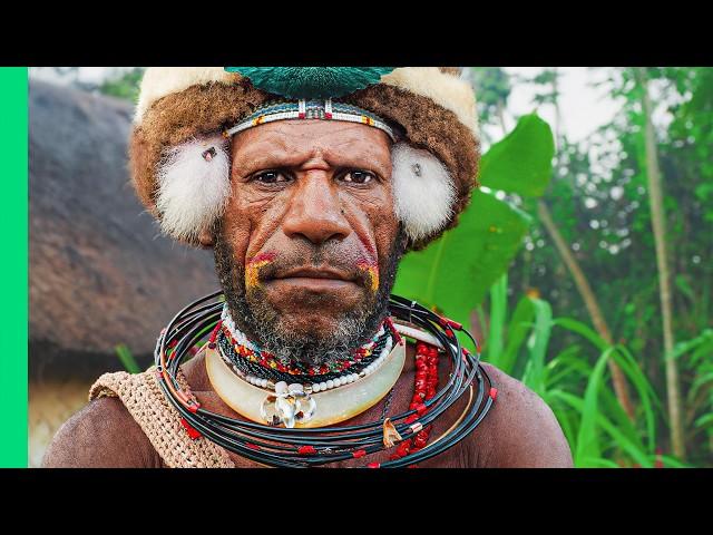 Eating With the World's Most Isolated Tribe!! (Papua)