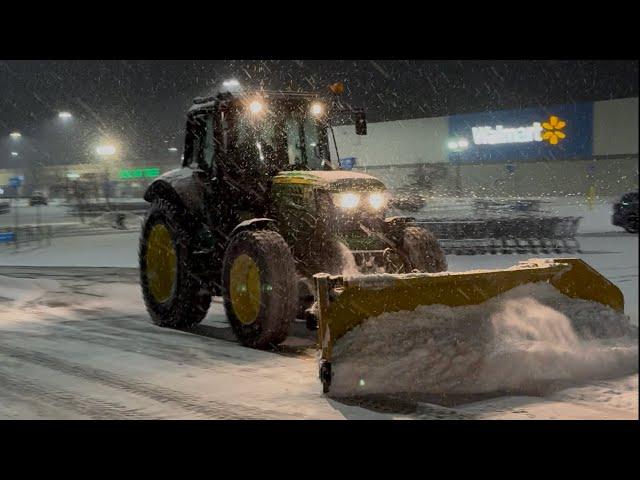 PLOWING SNOW WITH JOHN DEERE TRACTOR AND WING PLOW!