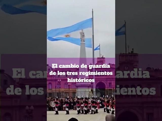 El recambio de guardia del regimiento con Amor a la Patria