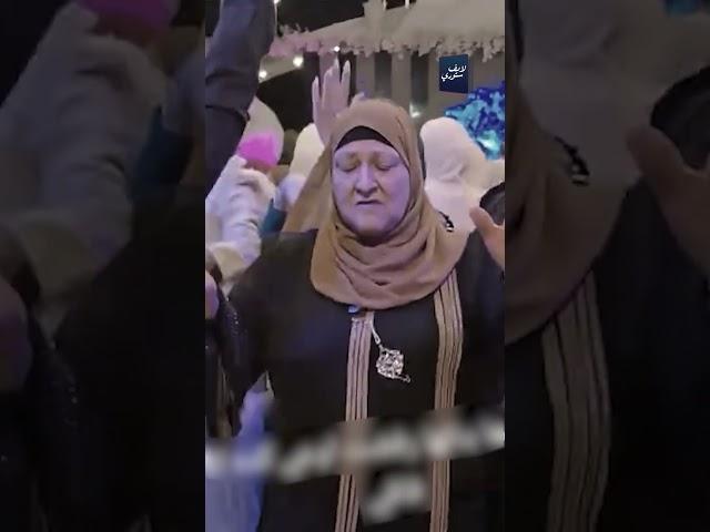 بيشدوها علشان مترقصش..شوف رد فعل جدة سيد نيمار في فرحه