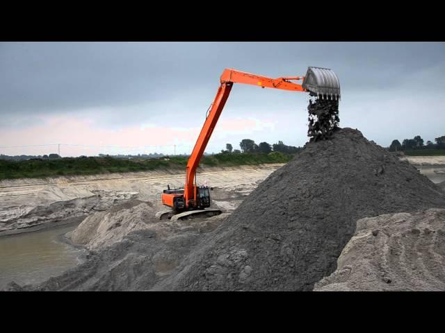 HITACHI ZX350LC-5 SLF20 on gravel