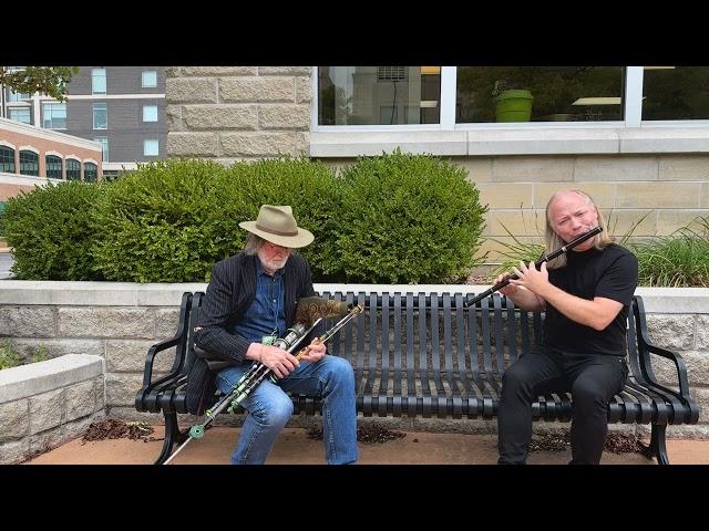 Paddy Keenan and Eamonn de Barra perform on Floyd's Bench