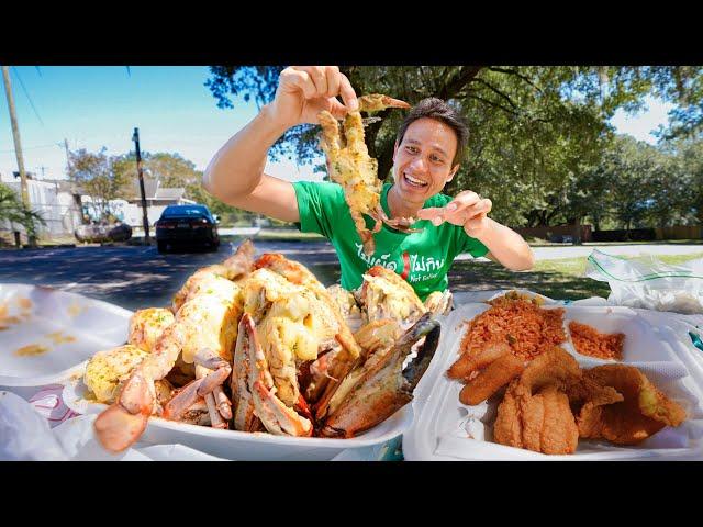 Famous GARLIC BUTTER Blue Crabs!!  Must-Eat SOUL FOOD in Charleston, South Carolina!