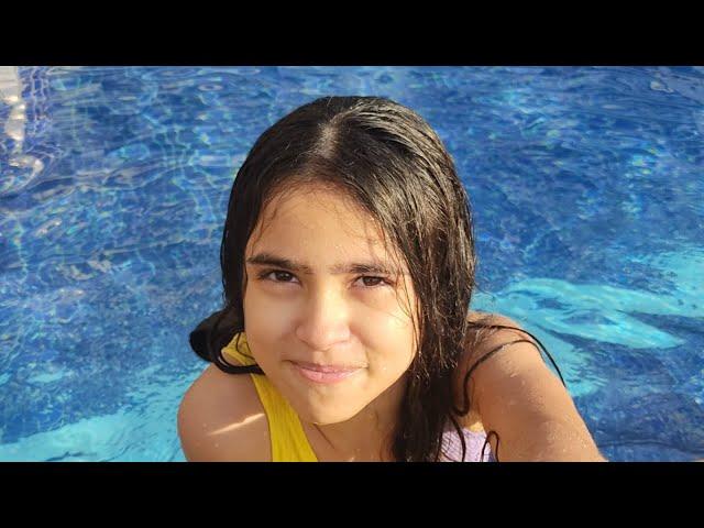 Dia na piscina *pool* - MARI BRITO COM VOCÊS