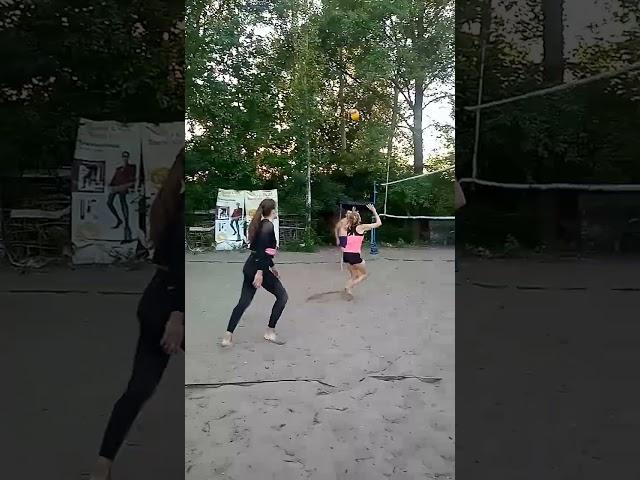 Beach volleyball, a punch from the opponent that is not easy to receive.