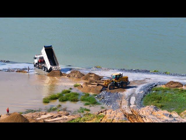 Superb techniques SHACMAN Transport Sand Stuck Bulldozers SHANTUI Displays Skill Technique