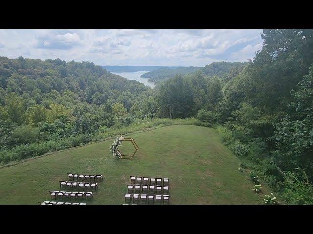 Tennessee Wedding Venue Nestled amidst the tranquil beauty of Center Hill Lake.