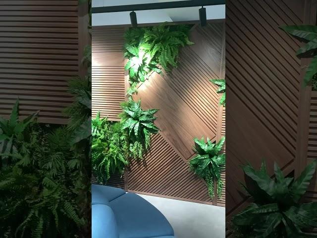 Декоративная стена с фитопанно из искусственных растений #озеленение #plants #green #дизайн