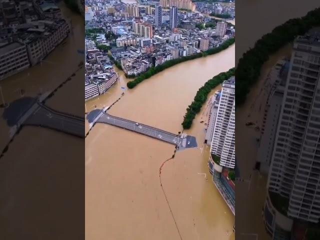 ️China experienced the worst flooding in the last 50 years - 127 million people are in danger.