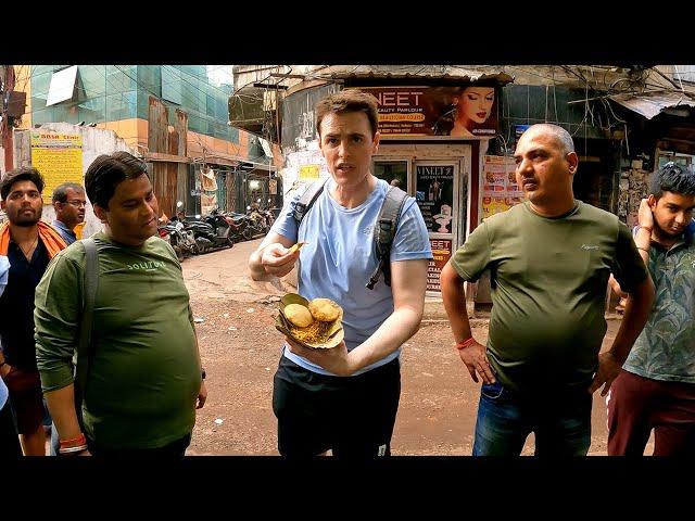 Trying the Famous 'Club Kachori' Street Food in Kolkata 