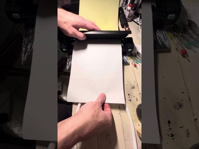 Two methods on how to load paper into a thermal printer ( Phomemo )