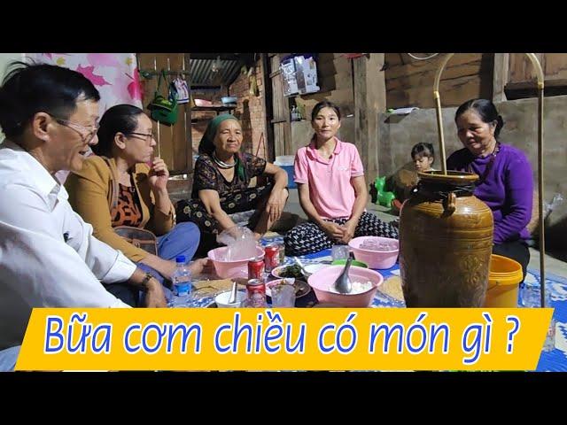 ( 1305 ) Cháu My trải lòng trong bữa cơm chiều cùng gia đình.