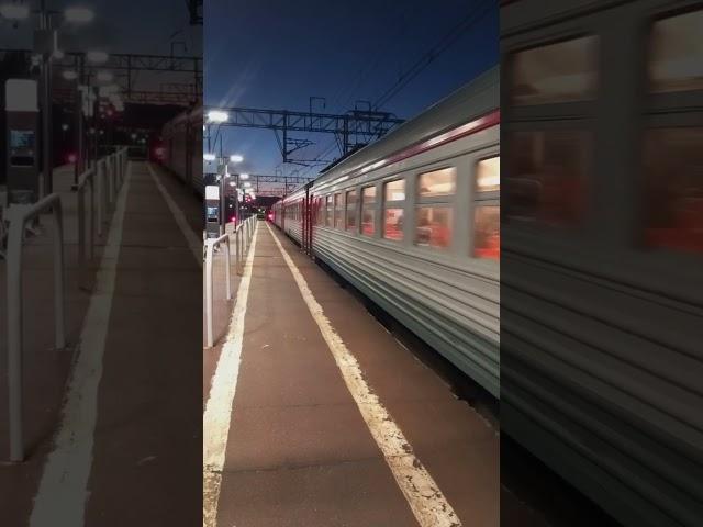 Свистящая ЭТ2-018 прибывает на Белоостров #электричка #train #поезд #railway #эт2