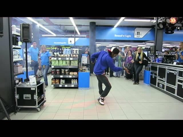 Marquese Scott, Dubstep-Dancer @ Conrad Electronic Essen, 04.10.2012, Part 1