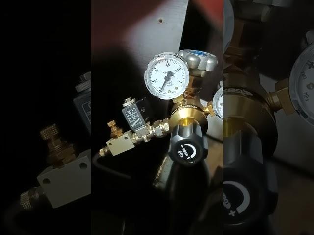 треск электромагнитного клапана подачи со2