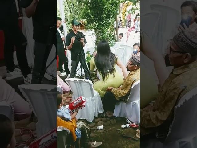 Video Kakek - Kakek Digoyang Bencong