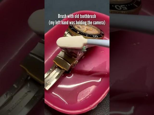 Cleaning a watch after months of almost daily use (dried sweat + dust) | Warning: Dive Watch Only!
