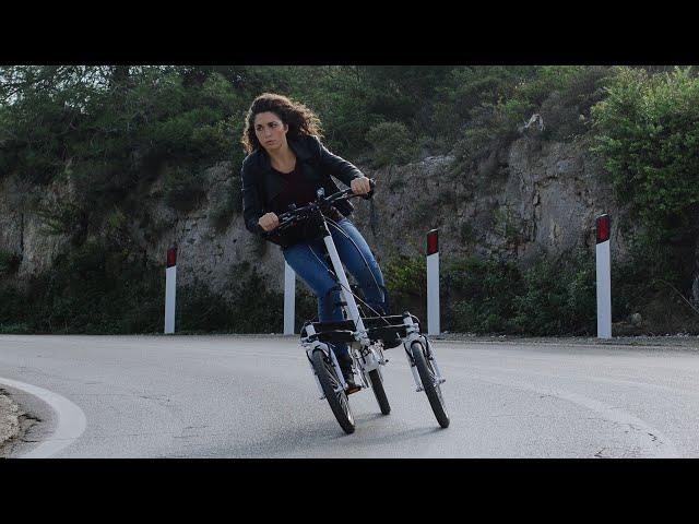 TRIS BIKE : amazing tilting trike from Italy