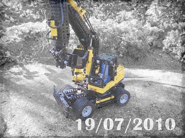 Lego Technic - Pneumatic Wheel Excavator