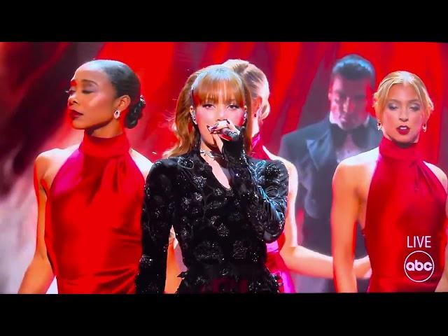 Lalisa performing at Oscar 2025