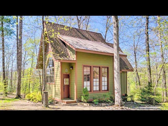 Secluded Retreat Cottage with Laptop-Friendly Workspace | Exploring Tiny House