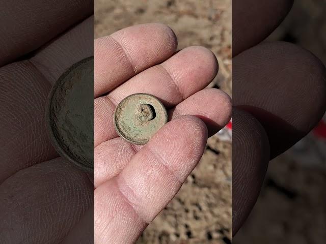 cool button! #coins #buttons #metaldetecting #silver #trending #civilwar #battlefield #relics