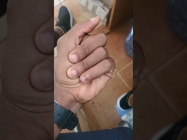 4 fingers #MAGIC #videoshow #finger #funny #prank