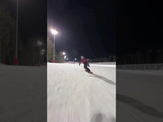 Весь спуск спиной вперёд! ️The entire length is backwards!️ #snowboard  #сноуборд #шерегеш #ski