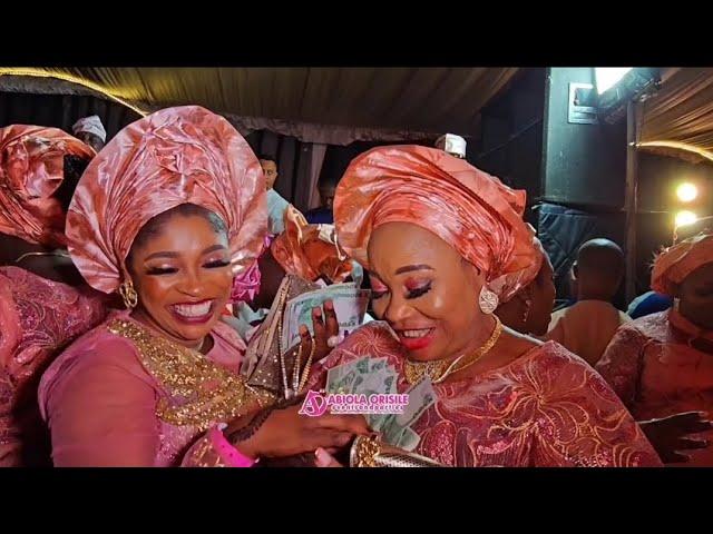 See how Money rains as Classy party rockers steal the show at Aisha and Malik's wedding in Ilorin.