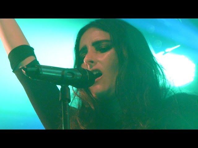 Banks - Goddess - LIVE PARIS 2014