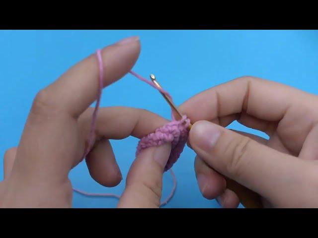 Bao Anh shows how to knit a rabbit bag Part 2