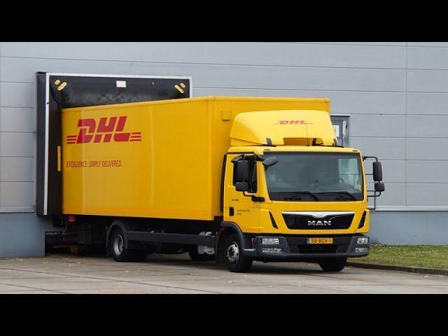 Truck driver fails backing up to the warehouse dock