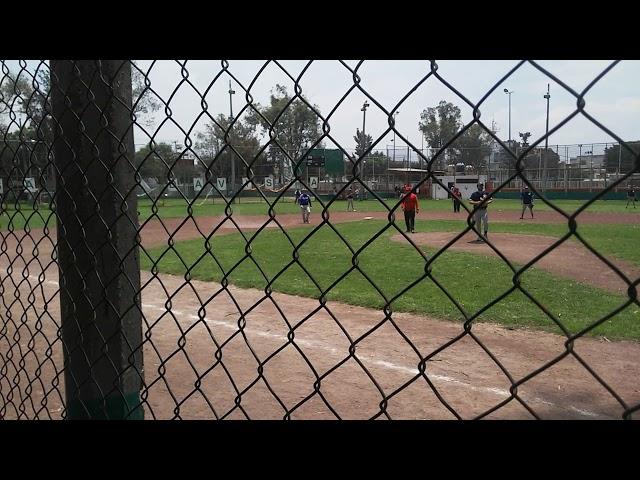 Béisbol en familia un domingo por la tarde