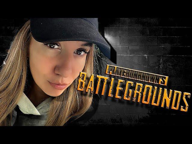 Девушка играет в PlayerUnknown 's Battlegrounds  PUBG  Девушка стримит