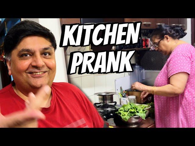 Kitchen main Hua Khatarnak Prank