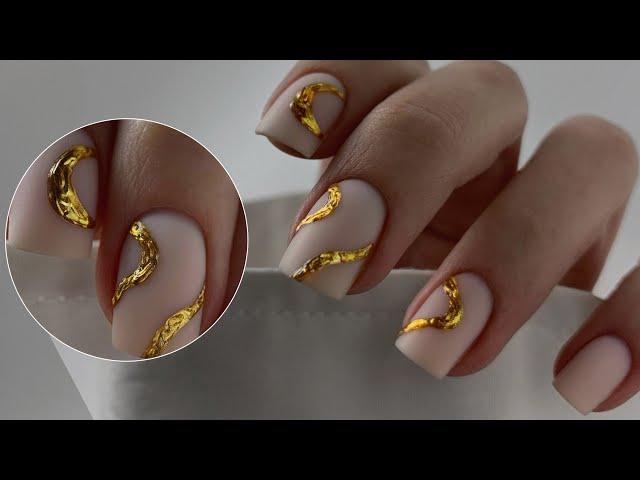 Texture on nails with mirror powder / Delicate nail design / Matte manicure