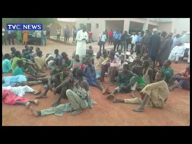 [WATCH] Security Operatives Rescue 187 Kidnap Victims In Zamfara